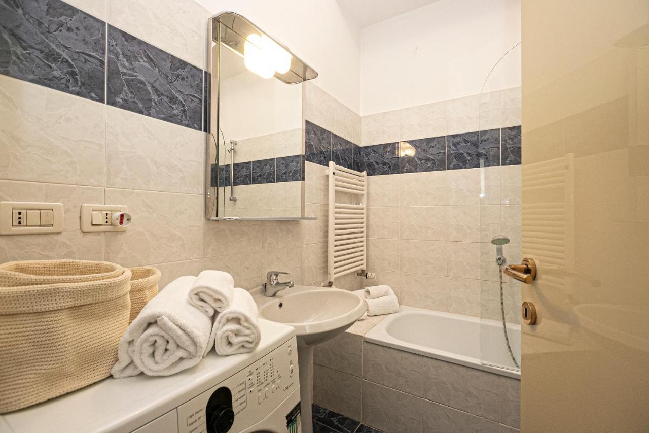 Real Italian Estate - Red Coral Apartment Genoa Bagian luar foto